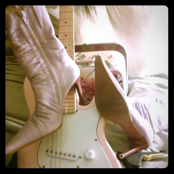 Bronx  Lavender Boots super soft like butter!