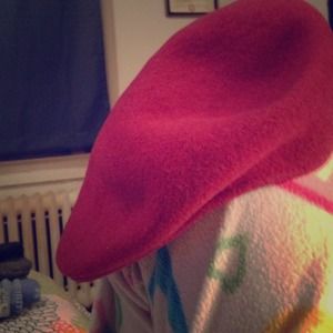 Kangol Women's Beret in dusty pink!