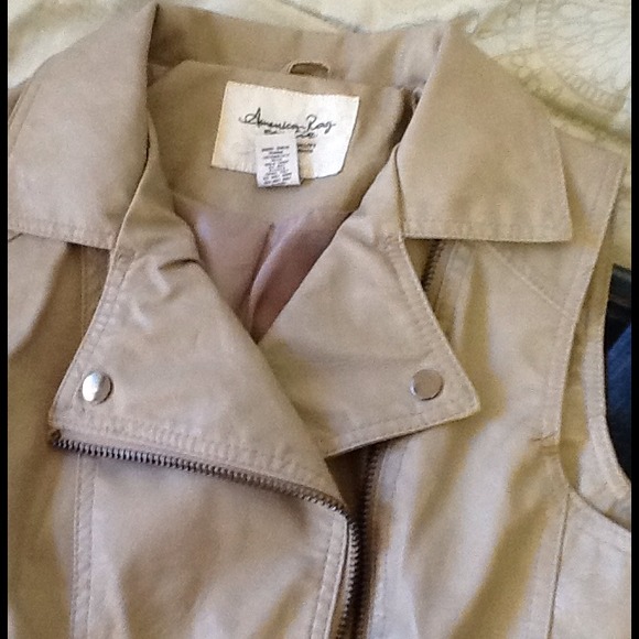 🚫SOLD in Bundle🚫🐂 Vegan Leather Vest - Picture 3 of 4