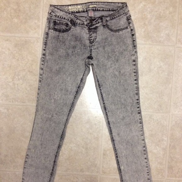 🚫SOLD🚫🎉HOST PICK🎉Acid Washed Jegging - Picture 2 of 4