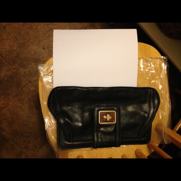 Tommy Hilfiger Leather Cabana Clutch - Picture 4 of 4