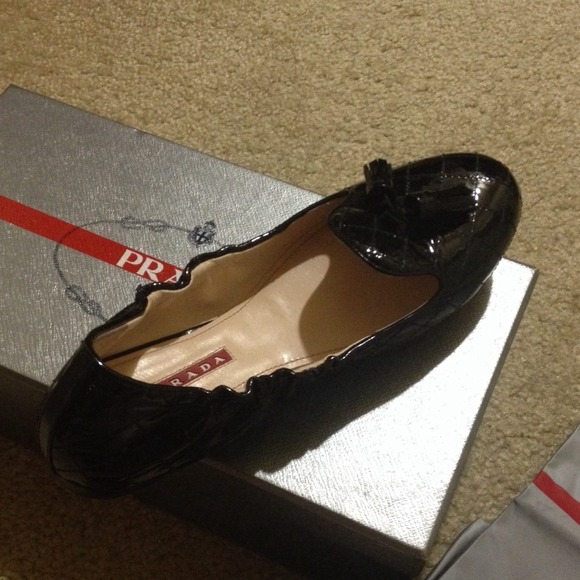 Quilted Loafer Flats In Blk Patent Leather - Picture 2 of 4