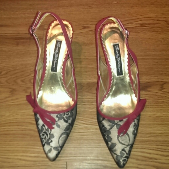 Beverly Feldman nude/black lace red trim slingback