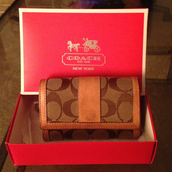 AUTHENTIC COACH WALLET 👜👜👜👜