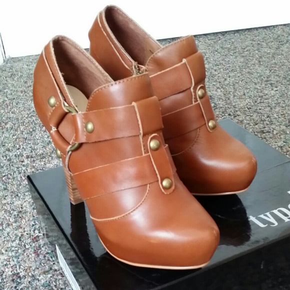 REDUCED! HOT!! Type Z "Betsy" Leather Boots Cognac
