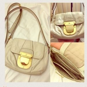 ✨Michael Kors Kors Charlton Leather Crossbody Bag