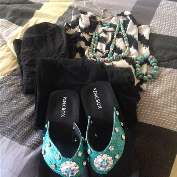 Earring and necklace - Picture 3 of 3