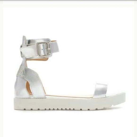 Zara - Picture 2 of 4