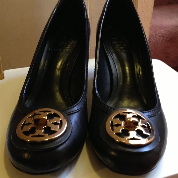 Tory burch wedge size 6