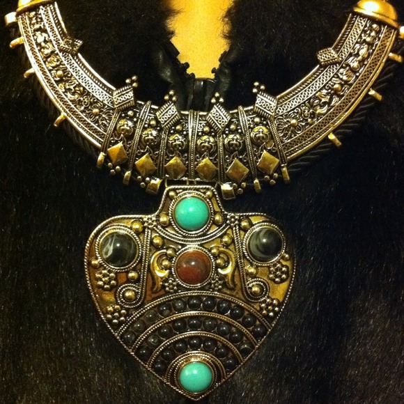 Statement Necklace - Picture 4 of 4