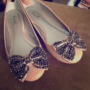 Adorable flats