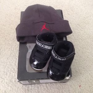 Infant Jordan 11 Retro Breds black & red