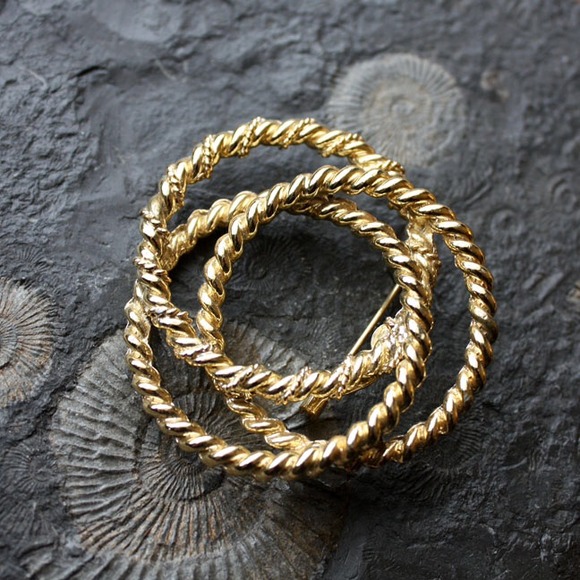 Vintage - Gerry's Circular Design Gold-Tone Brooch or Pin - Picture 2 of 4