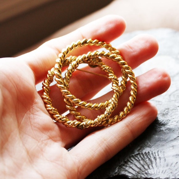 Vintage - Gerry's Circular Design Gold-Tone Brooch or Pin - Picture 4 of 4