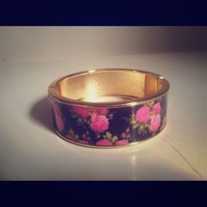 Betsy Johnson Flower bracelet!!