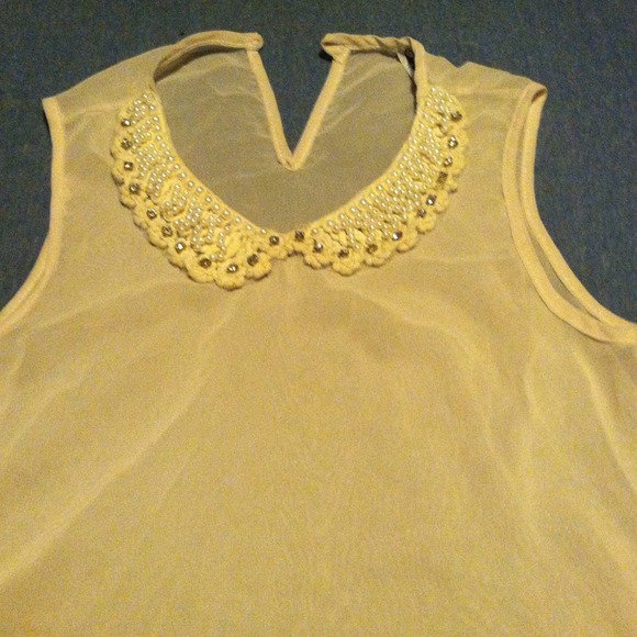 Adorable pearl and diamond collared shirt