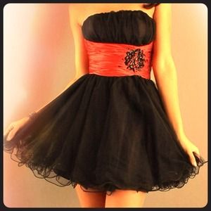 Short Strapless Tulle Party Dress