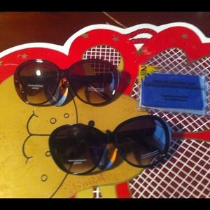 SOLD NEW 💢 BUNDLE STYLISH SUNNIES💢