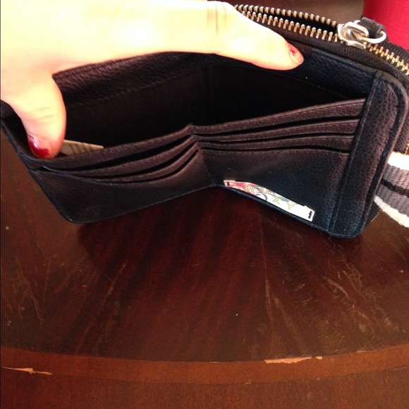 FREE WITH PURCHASE Roxy wallet - Picture 2 of 3