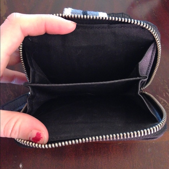 FREE WITH PURCHASE Roxy wallet - Picture 3 of 3