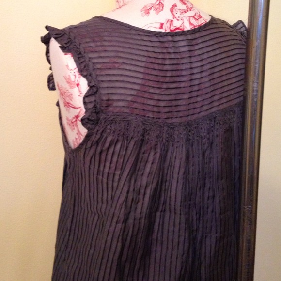 BUNDLED. Cute striped and ruffled top. - Picture 3 of 4