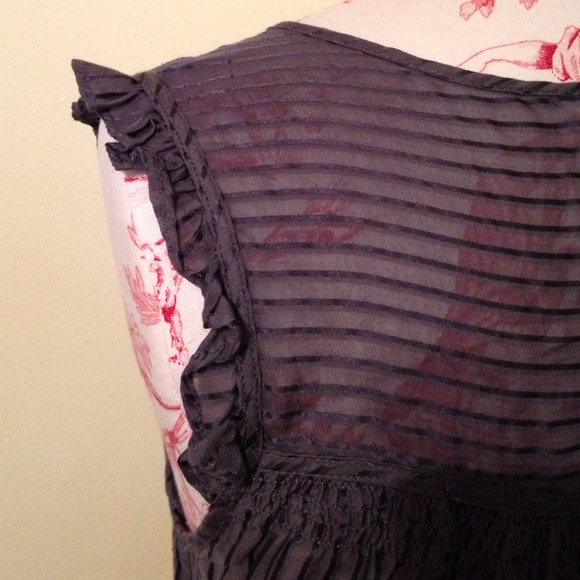 BUNDLED. Cute striped and ruffled top. - Picture 4 of 4