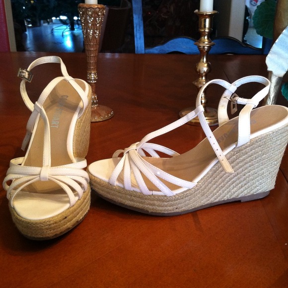 💕Price reduced! 💕 Colin Stuart platform wedges