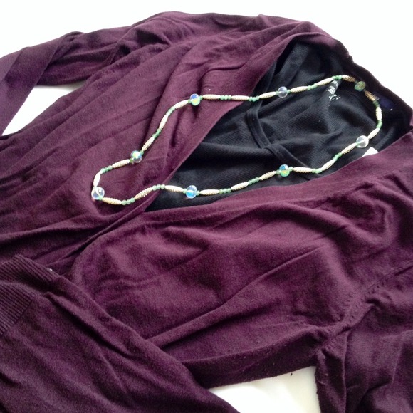 **SOLD** GAP v-neck cotton cardigan in plum