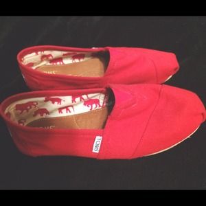 Red toms. Size 7.5