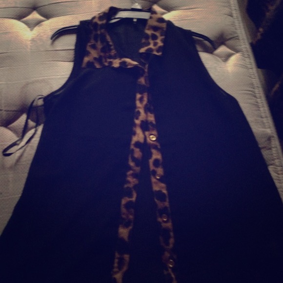 A long cheetah shirt good to wear with tights