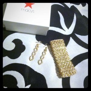 Gold earrings and gold bracelet