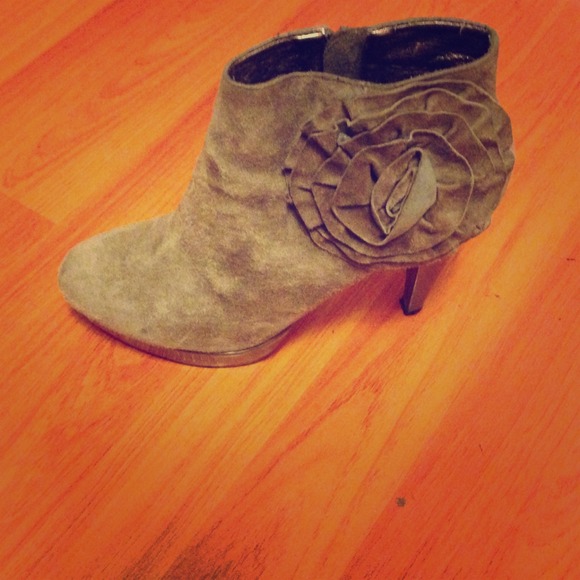 Steve Madden grey booties
