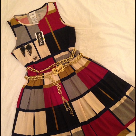 Cute color block dress/gold belt and accessories