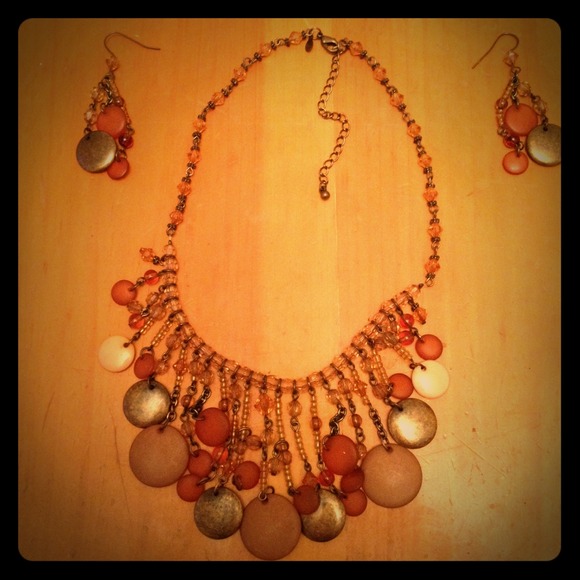 Necklace & earring set