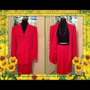 👘Liz Claiborne candy apple red skirt suit.👘