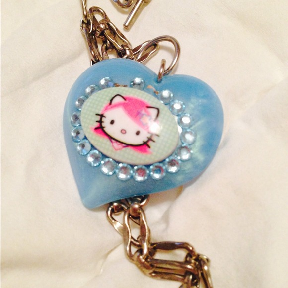 tarina Tarantino hello kitty necklace