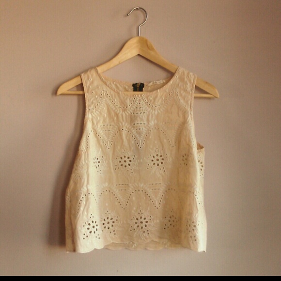 Sold in bundle! *HP!* Lush lace crop top