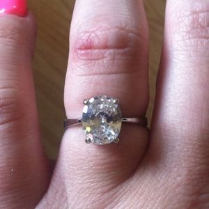 ❤️REDUCED❤️ White Gold White Sapphire Ring