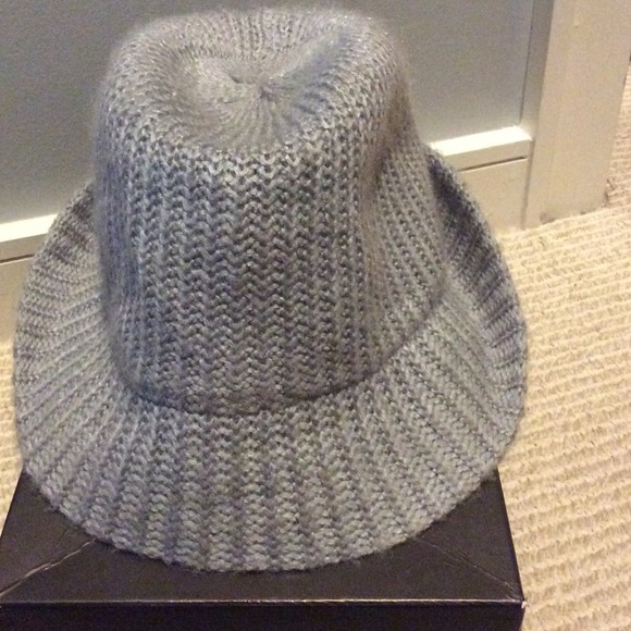 Grey knit brim