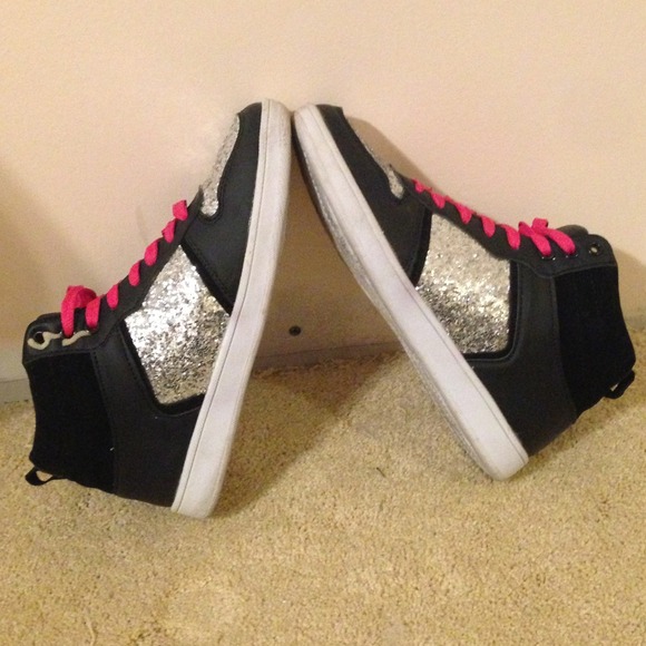 🚫SOLD🚫Size 7 High Tops Sneakers 😍 - Picture 2 of 4