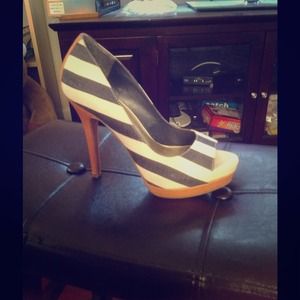 Striped Peep toe pumps