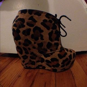 Steven Madden leopard wedges