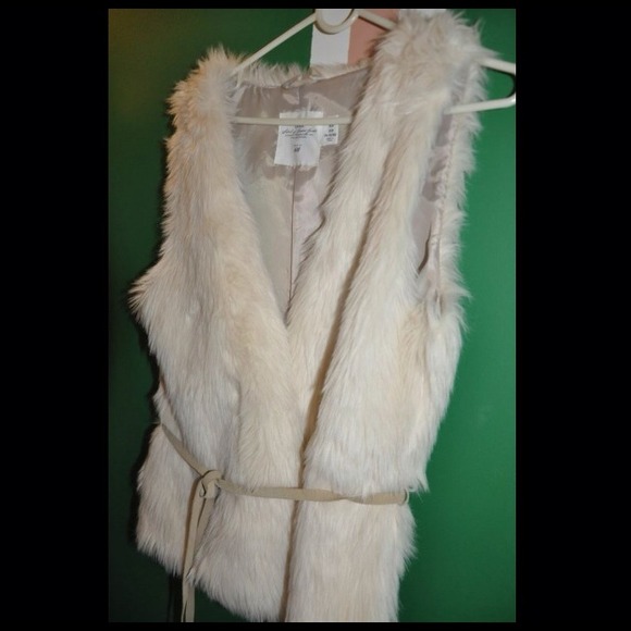 🚫🚫SOLD🚫🚫Off-White faux fur Vest