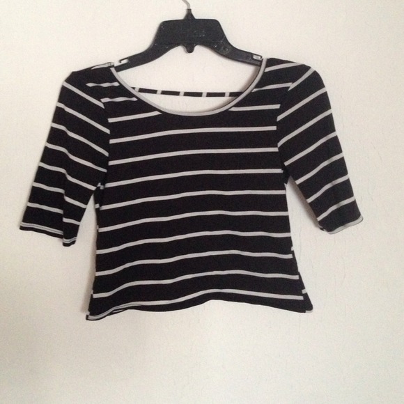 Open back 3/4 sleeve crop top