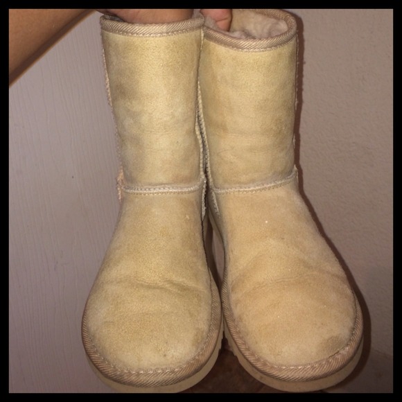 UGG Classic Short - Sand RESERVED