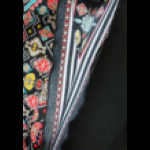 Aztec patterned top. - Picture 2 of 3