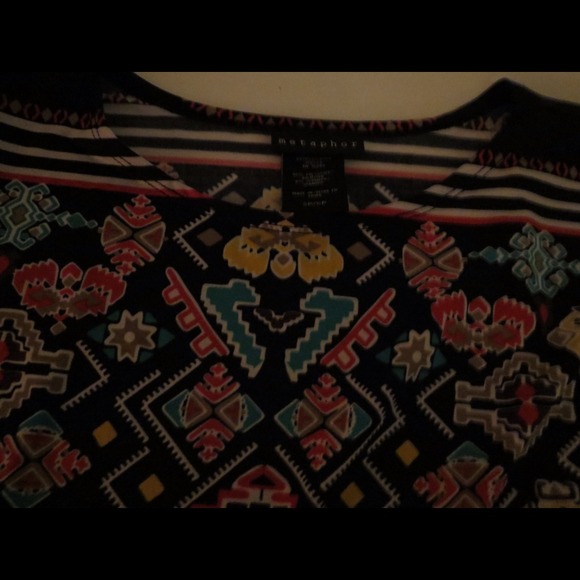 Aztec patterned top. - Picture 3 of 3