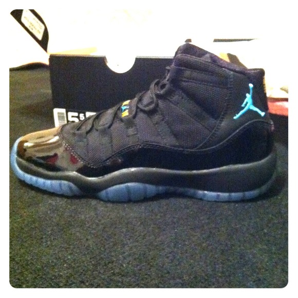 Shoes - gamma 11s sz 5.5y WORN ONCE on 1/26/14