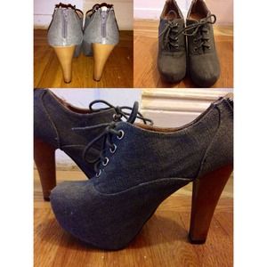 Cupid size 5.5 heeled booties