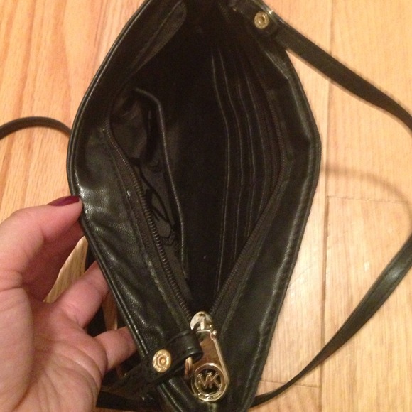 Small Blk Michael Kors bag - Picture 4 of 4